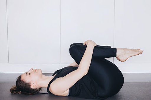 Tập Yoga với các tư thế nhẹ nhàng